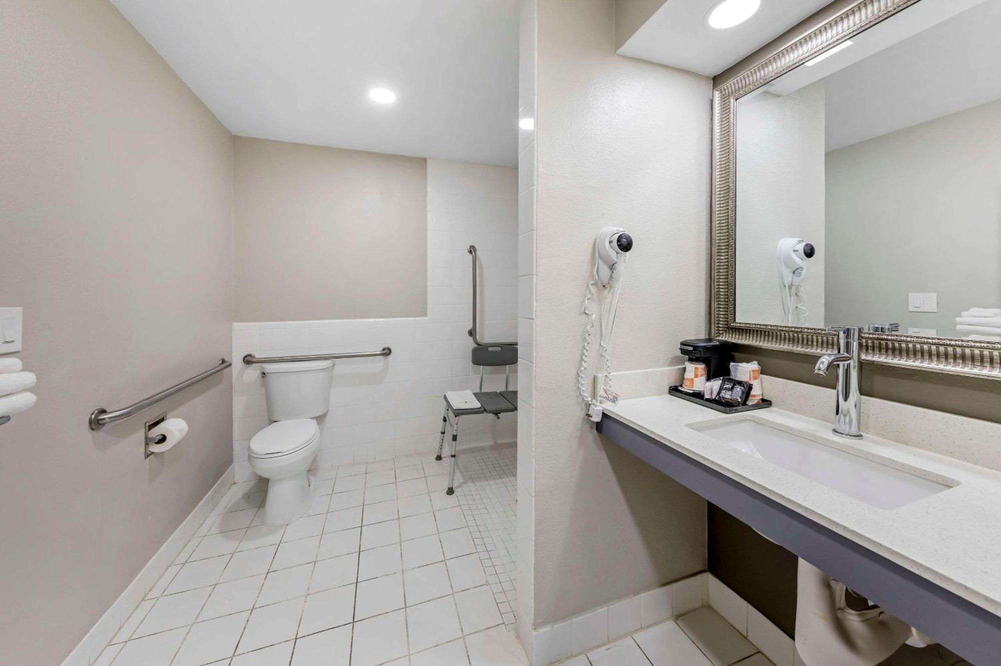Quality Inn Kettleman City near Hwy 41 Bagian luar foto
